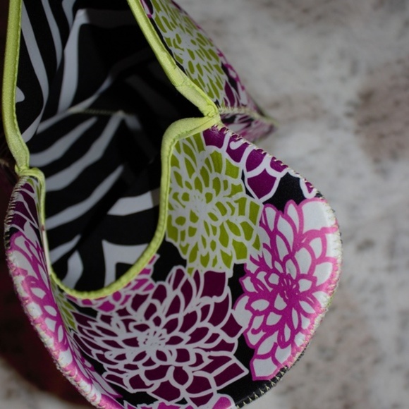 MacBeth‎ Collection Neoprene Reversible Laptop Case - Picture 5 of 8